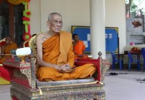 龍婆碰 Wat Pom Kaew – 師父介紹