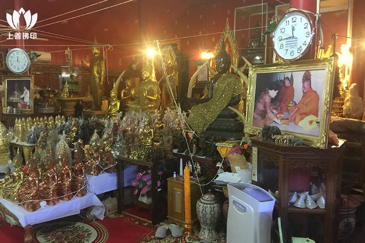 龍婆盤寺廟內的法壇