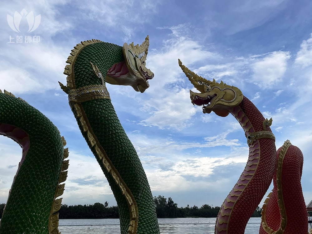寺廟的水龍, 跟上圖是相差十年拍照, 感覺都是一樣