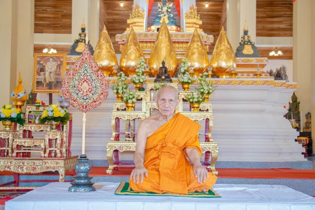 龍婆奴英 Wat Pa Puthamongkol 師父當時僧爵為周冠