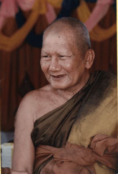 龍婆笨師父於  Wat Bang Phra 接見信眾