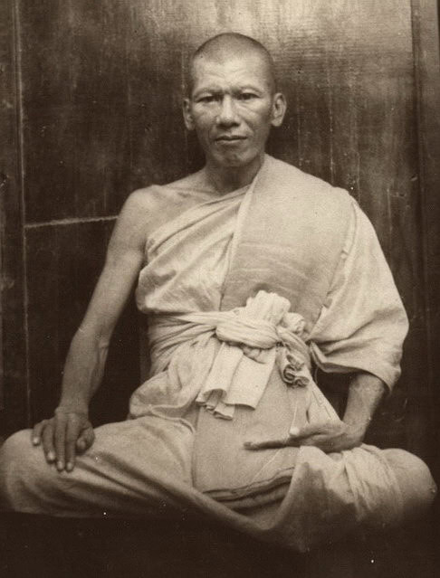 龍婆笨師父年輕時期的修行照