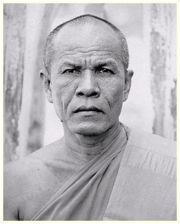 龍婆術師父早年黑白檔案照（年代不詳)