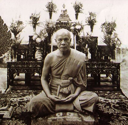 龍婆術師父於 Paknam  寺內留影