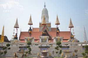 龍婆盤 及 阿贊初 Wat Phutthaisawan – 寺廟介紹