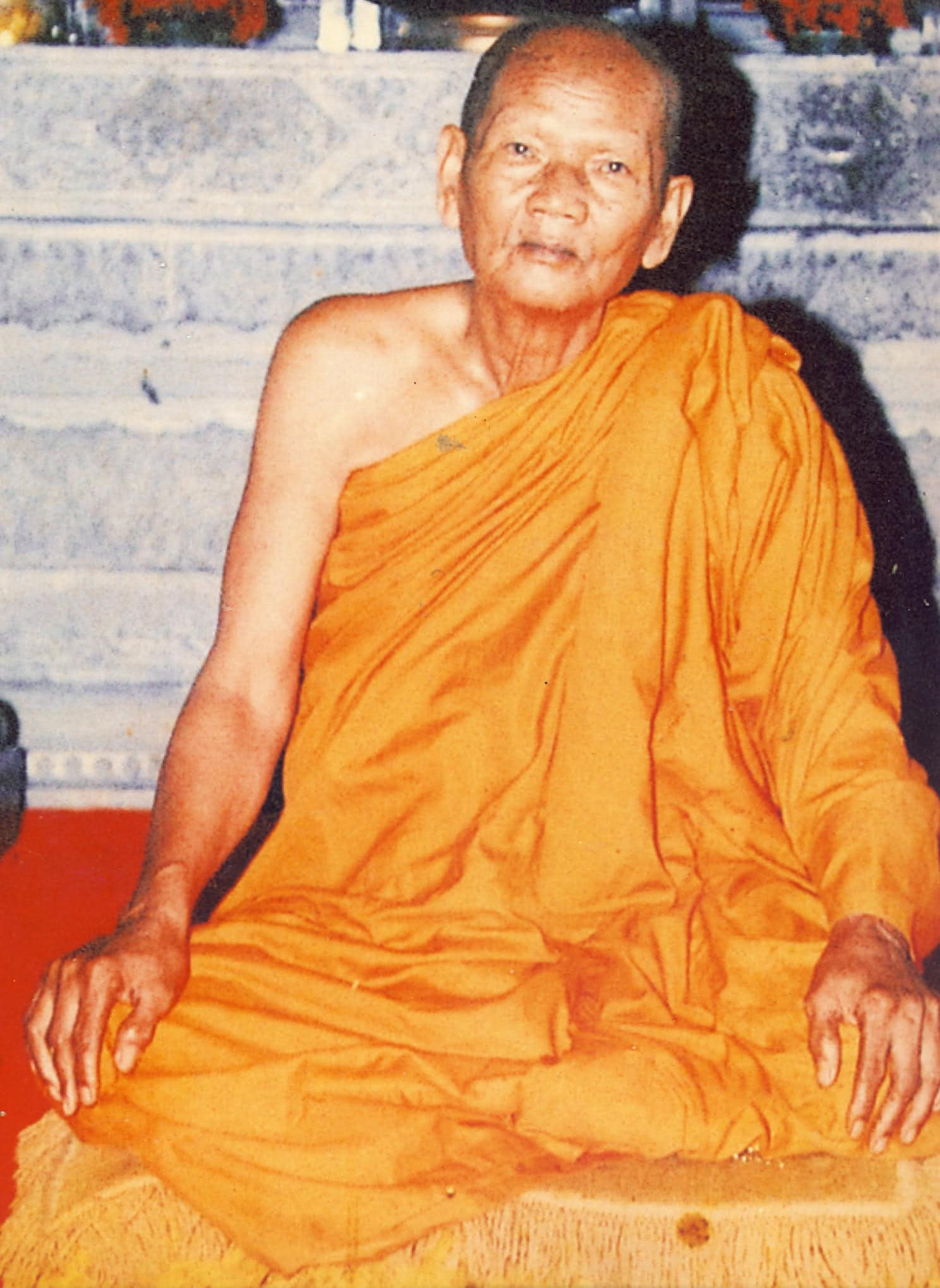龍婆遮（Luang Phor Cher師父身穿袈裟的經典肖像