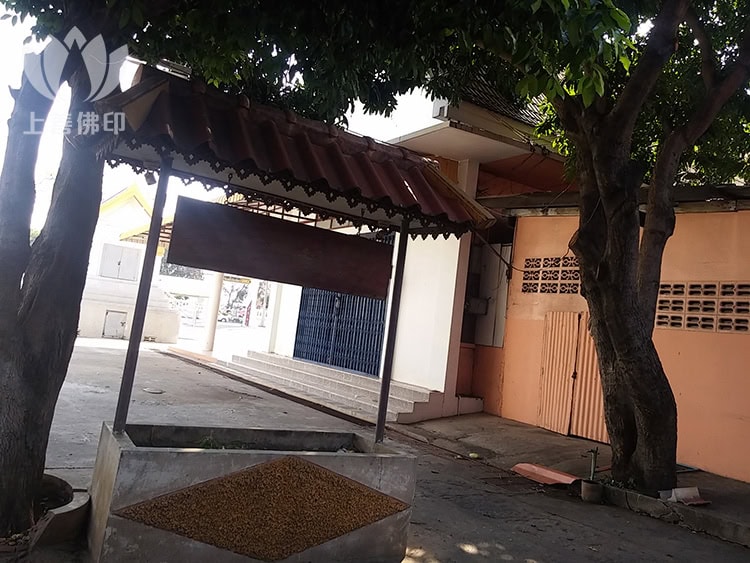 阿贊刁 Wat Mani Chon Khan - 寺廟旁