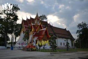 龍婆碰 Wat Pom Kaew – 寺廟介紹