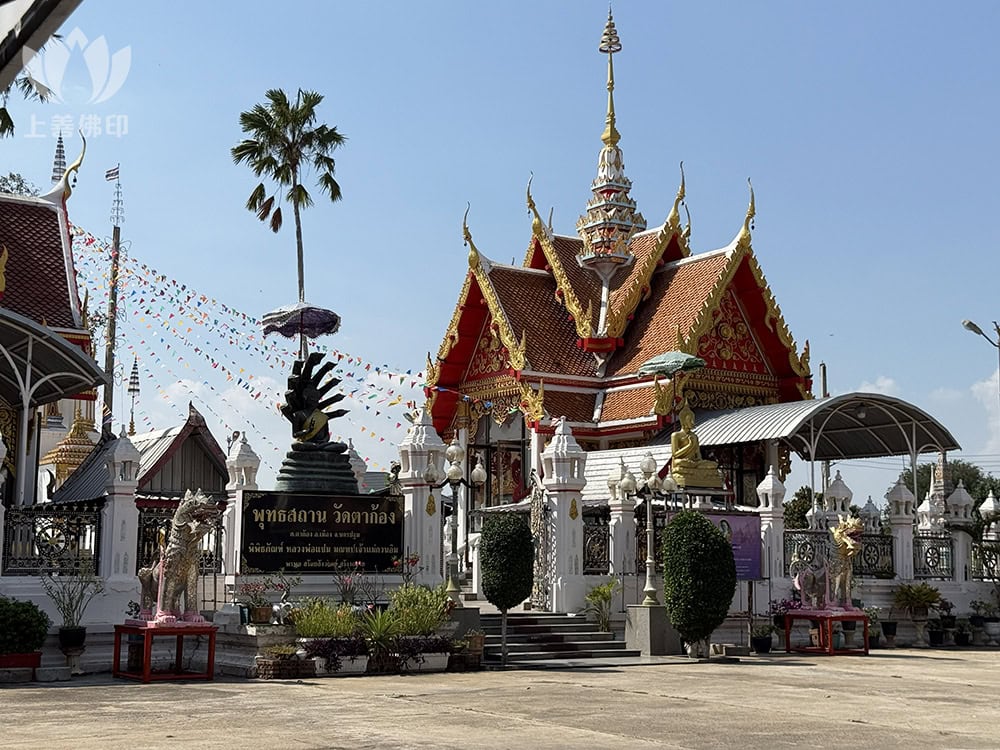 Wat Ta Kong 寺廟內四周環繞