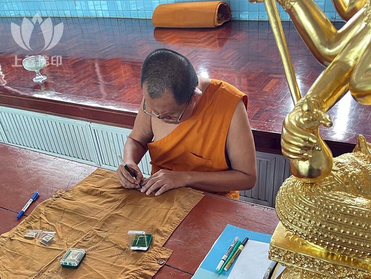 寺廟內阿贊刁贊緊符 (拍攝於2568)