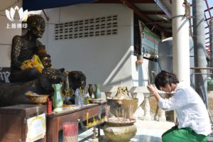 龍婆駕龍 (龍婆卡隆) Wat Khao Laem – 寺廟介紹