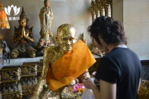 龍婆Boon、龍婆Perm、龍婆遮 Wat Klang Bang Kaeo - 寺廟內幫尊像貼金