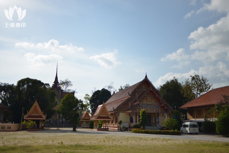 Wat Sai Khao 旁邊的佛殿, 很宏偉 