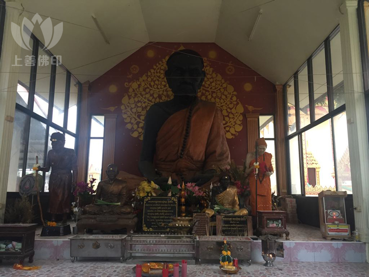 龍婆滿 Wat Ban Jan 寺廟內的巨大自身像