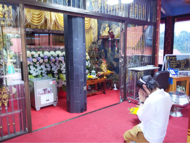 龍婆滿 Wat Ban Jan 寺廟拜祭師父金身
