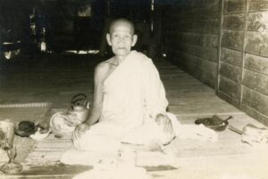 龍婆賢 (龍婆Saen) Wat Ban Nong Chik – 師父介紹