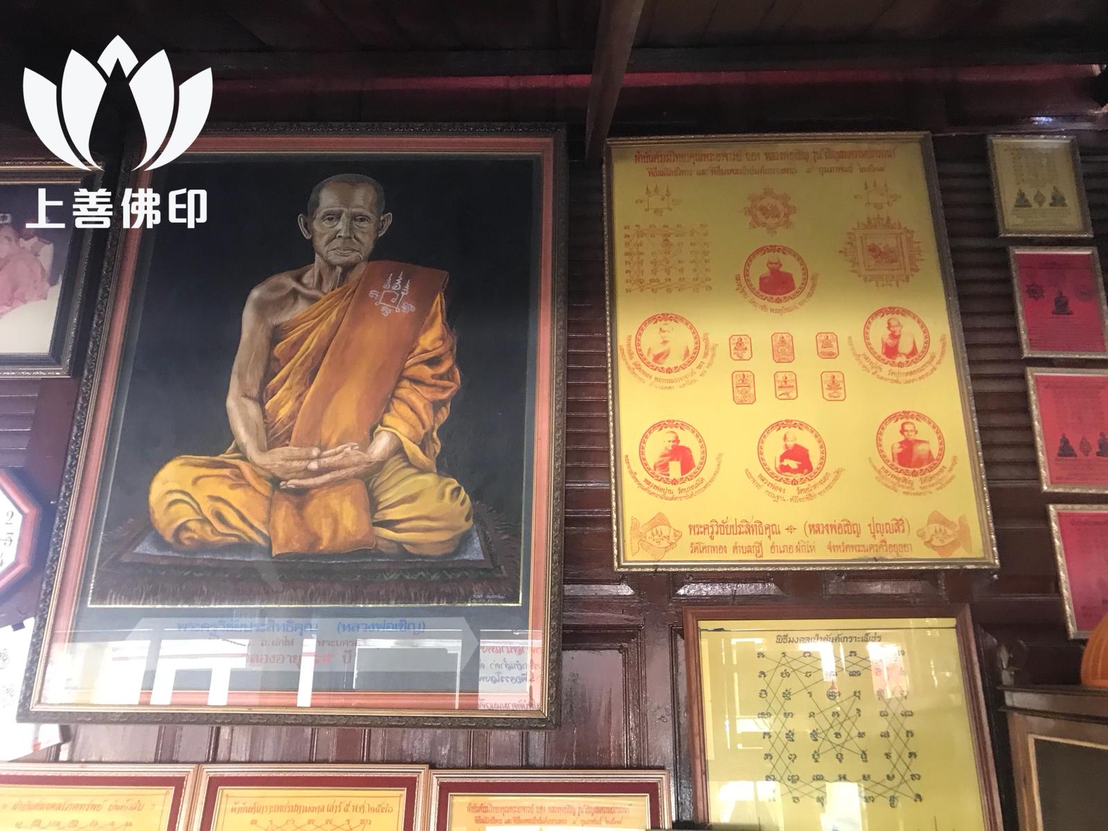 寺廟掛了很多師父制作的符布