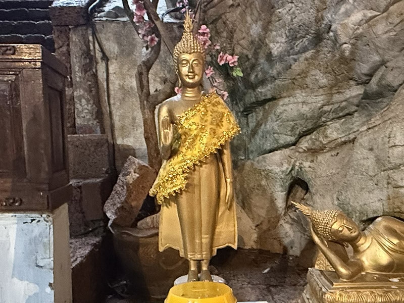 泰國星期一平息紛爭佛