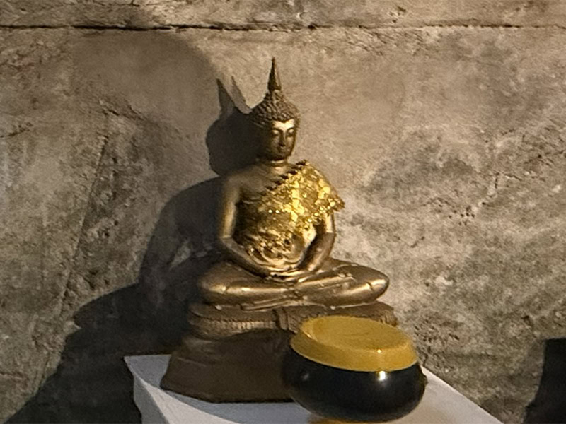 泰國星期四冥想禪定佛