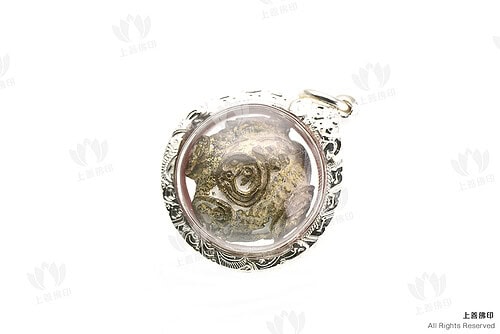 龍婆駕龍 - 2550 蚊香符珠, 正面圖