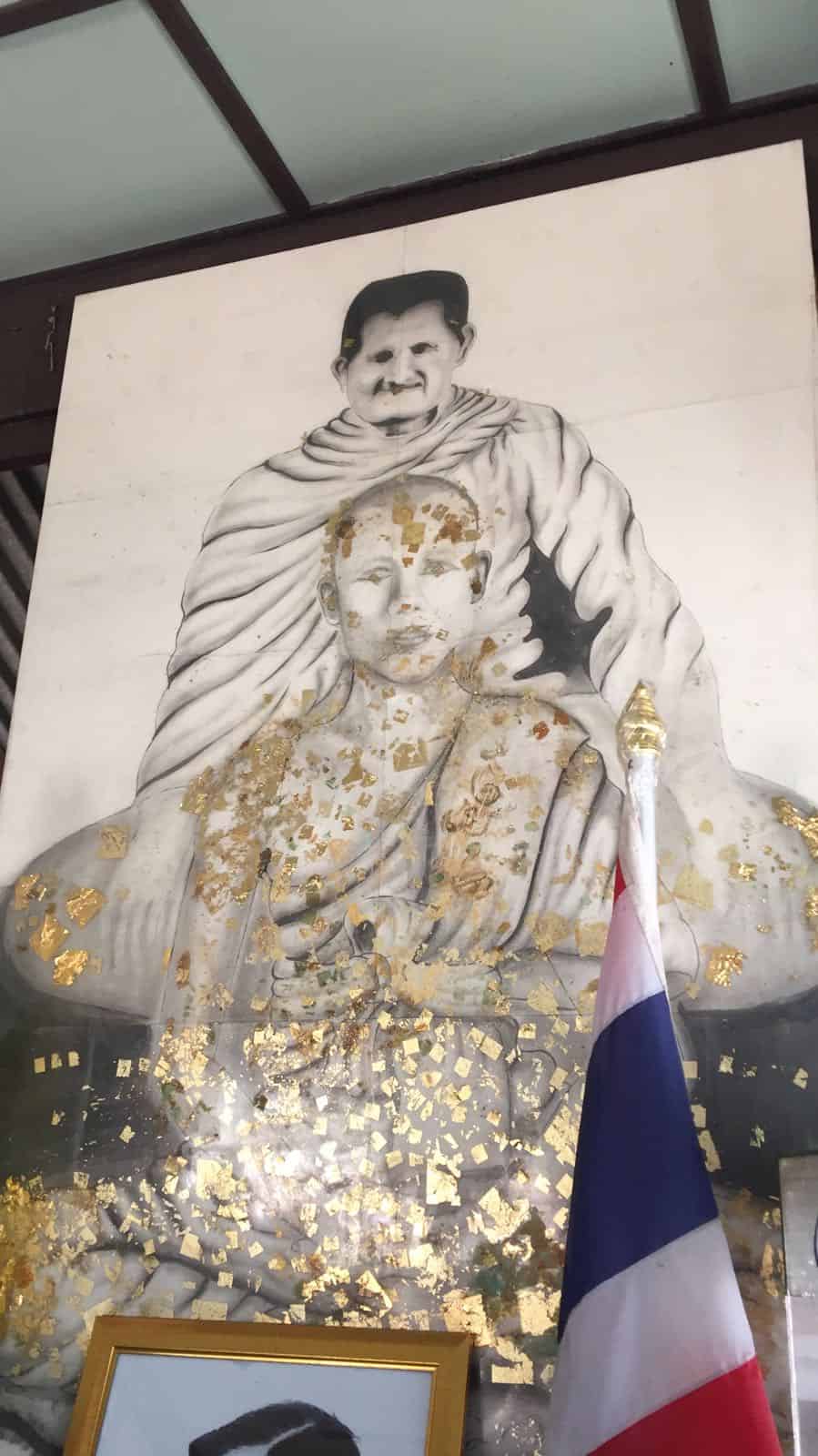 泰國寺廟內貼金佛像，展示金箔的莊嚴美感