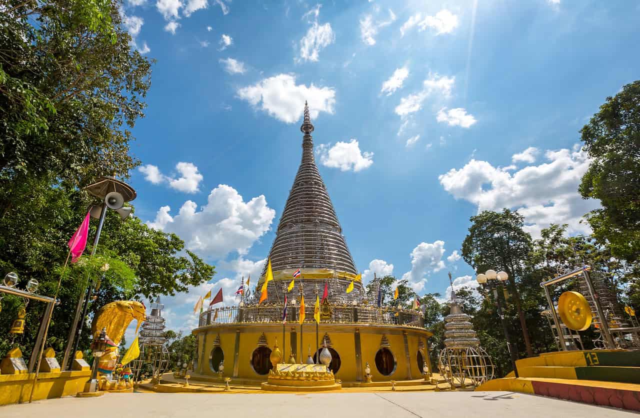合艾Phra Maha Chedi不銹鋼佛塔