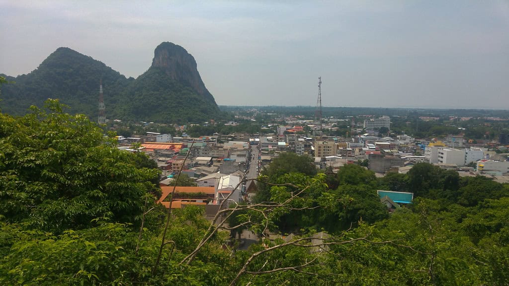 博他崙Wat Khua Suwan洞穴寺廟
