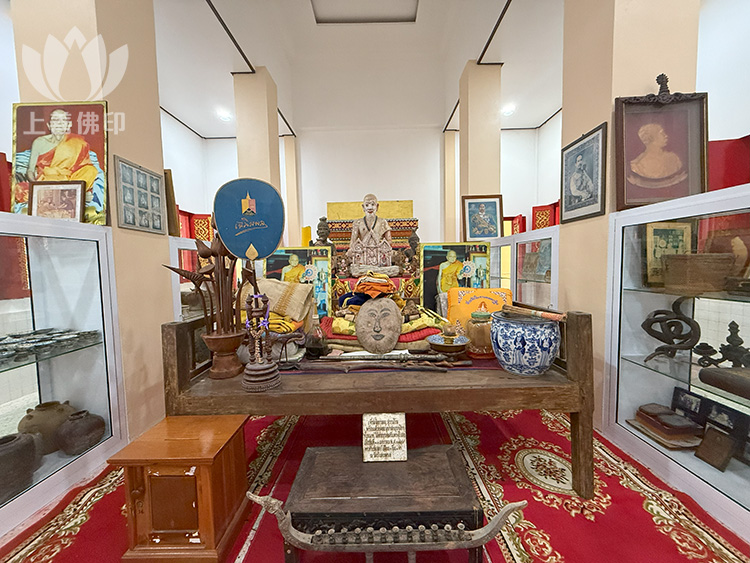 Wat Wang Sapparos寺廟內龍婆公在世時的座位