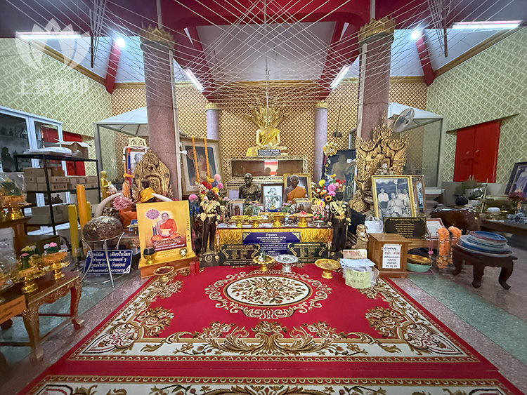 Wat Wang Sapparos寺廟內龍婆公在世時的法壇