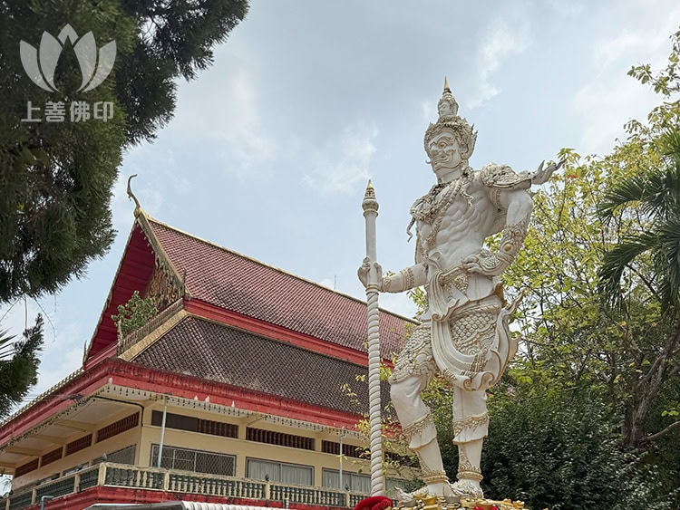 龍婆Bua Wat Si Buraparam - 寺廟的鬼王