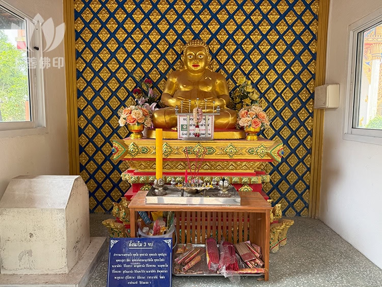 龍婆Bua Wat Si Buraparam - 寺廟內的財佛