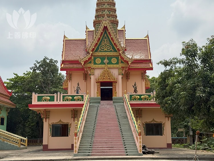 龍婆Bua Wat Si Buraparam - 寺廟的院社
