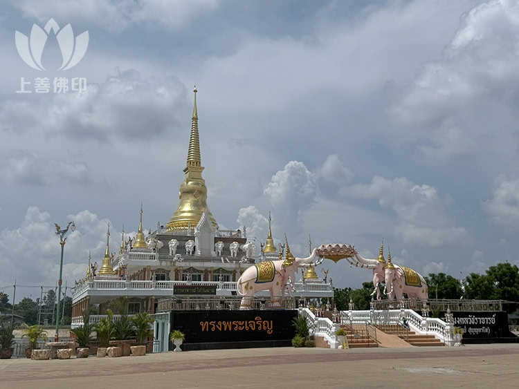 龍婆匹 Wat Tharn Thaha寺廟旁邊的博物館 (水中大殿)