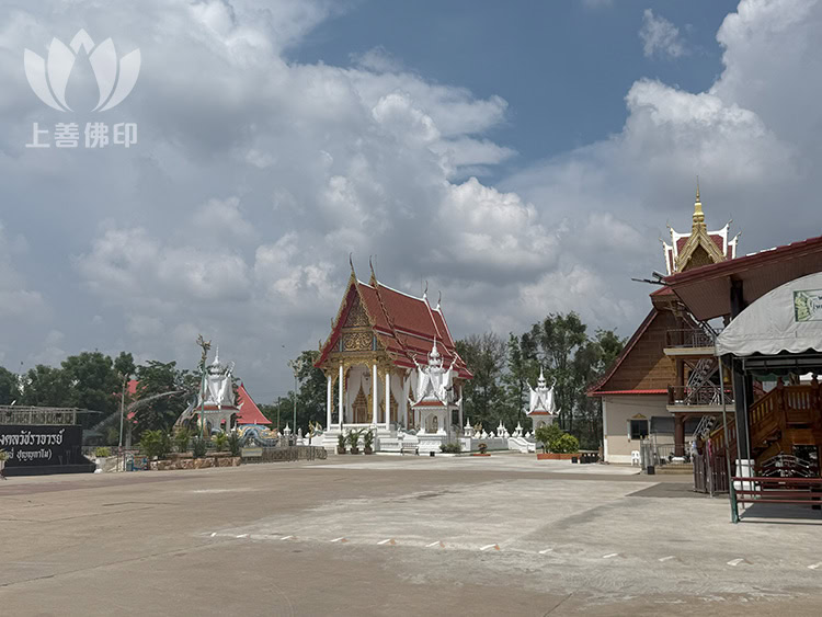 龍婆匹 Wat Tharn Thaha寺廟內的佛堂