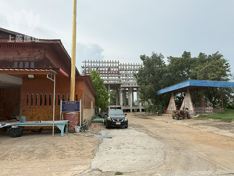 Wat Thai Nam寺廟正擴建中