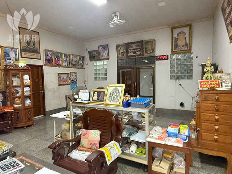 Wat Thai Nam寺廟的主持座位