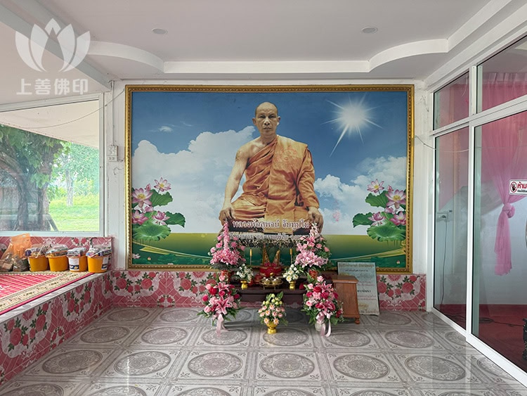 Wat Sri Song Tam寺廟內