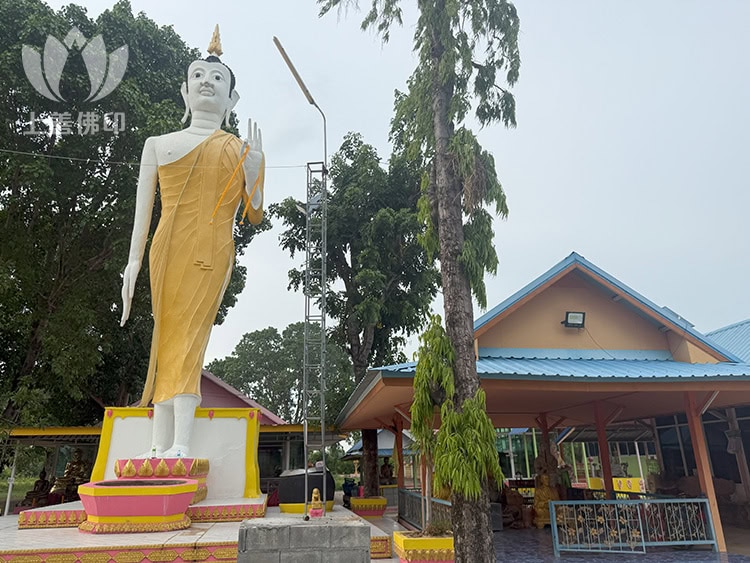 Wat Sri Song Tam寺廟的行走佛, 跟8年前一樣