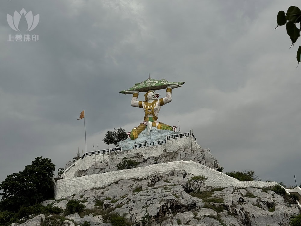 寺廟的巨型「哈奴曼舉山」
