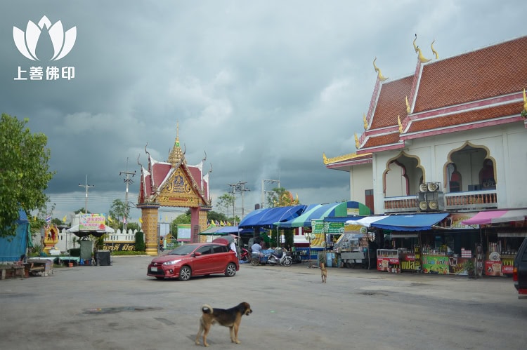 龍婆篇 Wat Kroen Ka Thin 寺廟當時2558時候的外觀