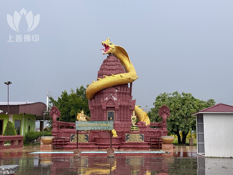 龍婆篇 Wat Kroen Ka Thin 寺廟新起的佛塔