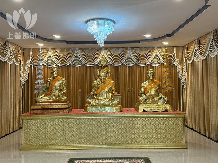 龍婆邦美 Wat Khao Samo Khon - 寺廟內的師父自身佛像