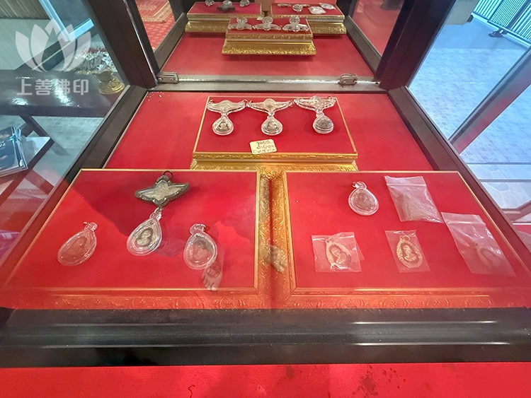龍婆邦美 Wat Khao Samo Khon - 寺廟的收藏非賣品