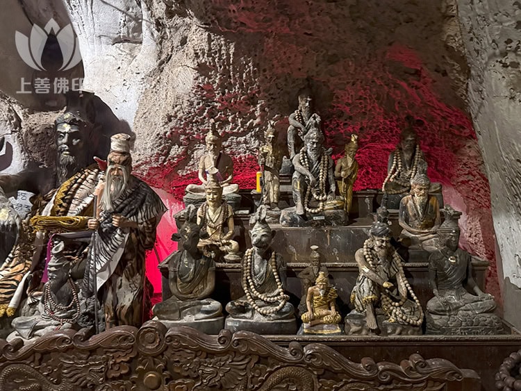 龍婆邦美 Wat Khao Samo Khon - 寺廟內山洞的魯士
