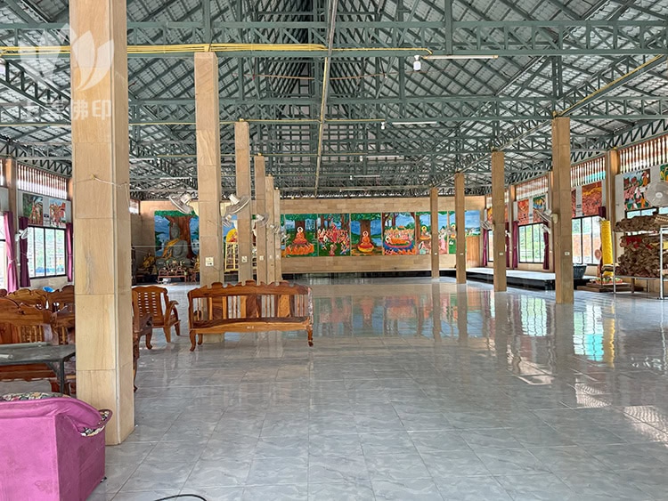 寺廟佛堂內