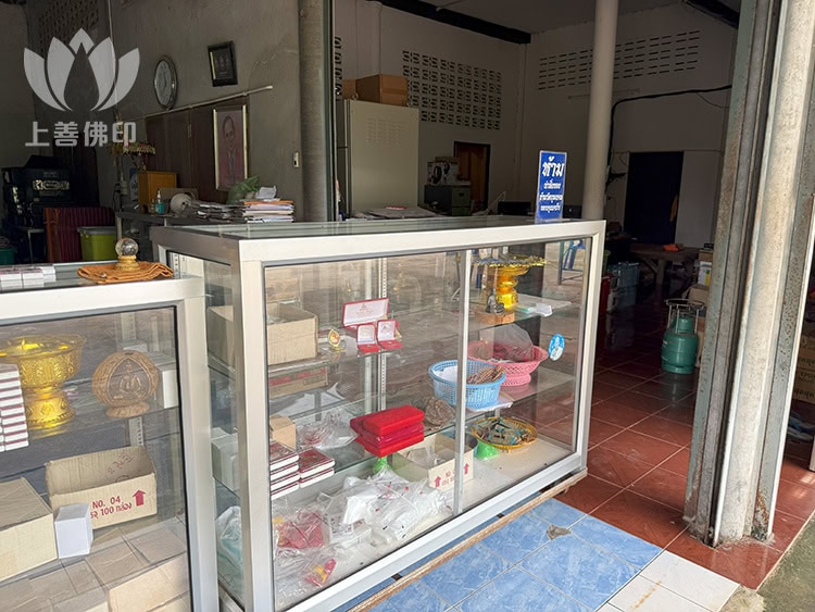 供請處一角，佛牌展示