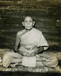 龍婆史 Wat Khao Tham Bunnak – 師父介紹