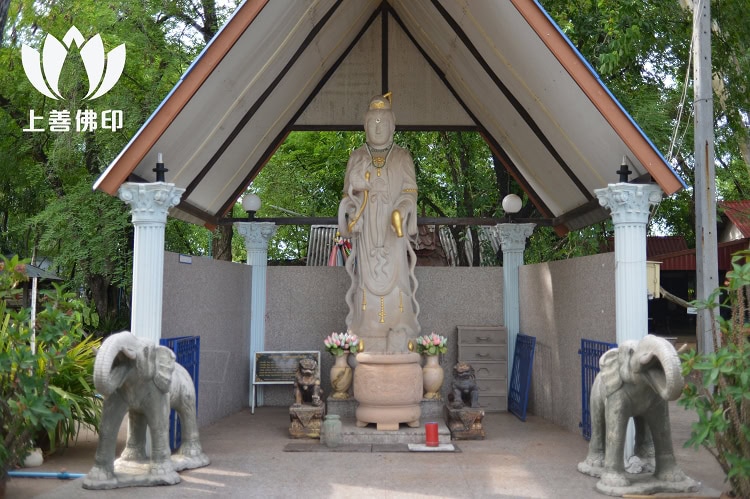 龍婆孔 Prasat Phet供奉處的師觀音像