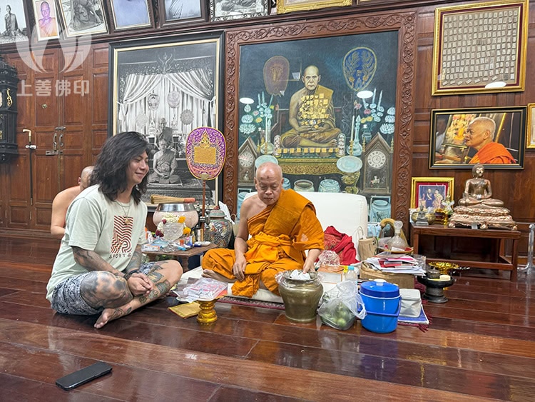 Wat Phadoo - 寺廟內龍婆瑪哈蘇拉薩 再次加持