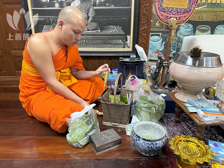 寺廟內和尚教我整檳榔, 原來都是一門學問